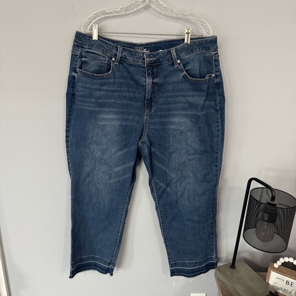 Time and Tru High Rise Medium Wash Capris Jeans Women’s Plus Size 20 W - Picture 1 of 7